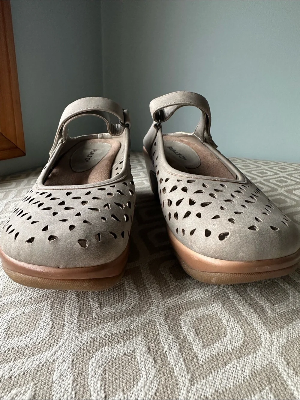 Rialto Vienna Cutout Mary Jane Wedge Clogs Mules Taupe Grey Size 9M